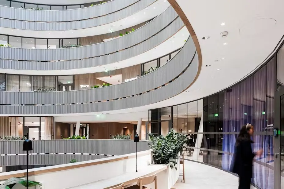 Rundade gallerier med skarvfria akustiktak i Forskaren